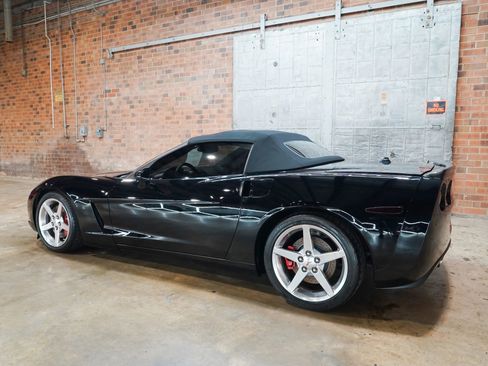 Used 2005 Chevrolet Corvette Convertible w/ Preferred Equipment Group RWD image 11