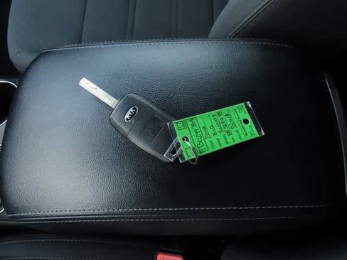 Used 2019 Kia Sorento LX image 27