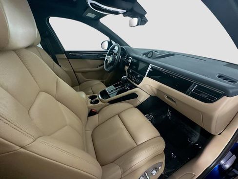 Certified 2023 Porsche Macan image 30