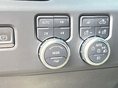 Certified 2022 GMC Sierra 1500 AT4 w/ AT4 Preferred Package AWD/4WD image 9