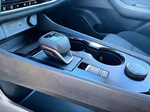 Used 2023 Nissan Rogue SV image 7