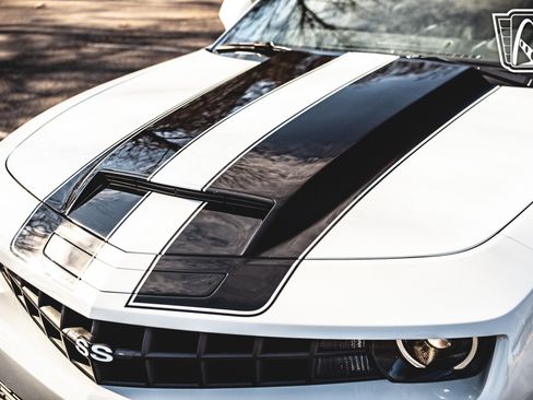 Used 2010 Chevrolet Camaro SS w/ RS Package image 32