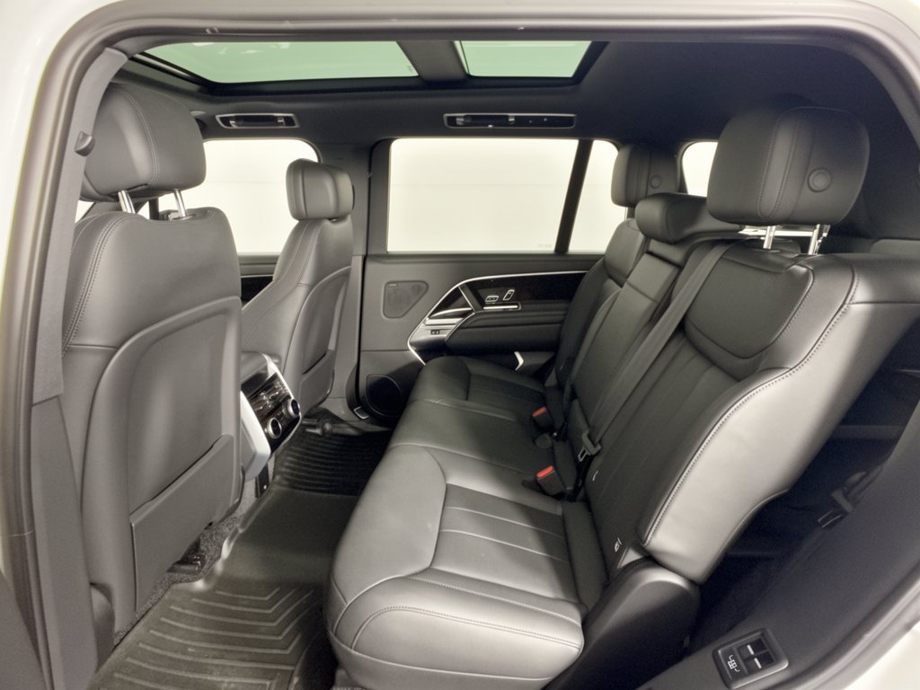 Used 2025 Land Rover Range Rover Long Wheelbase SE AWD/4WD image 25
