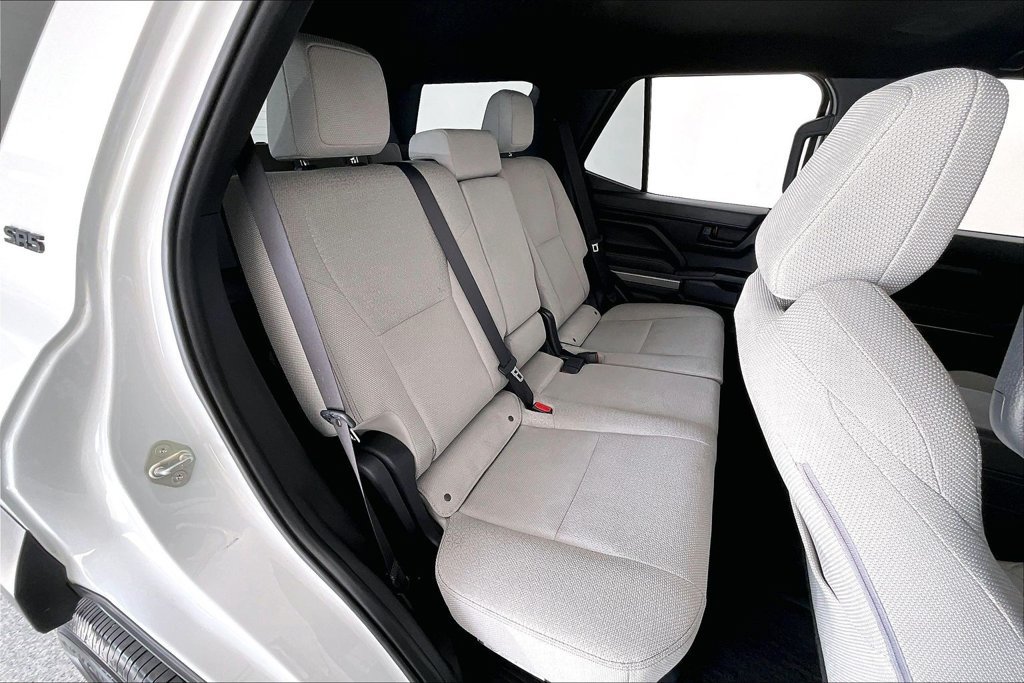 Used 2025 Toyota 4Runner SR5 AWD/4WD image 33