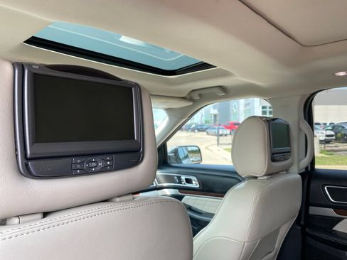 Used 2018 Ford Explorer Platinum AWD/4WD image 35