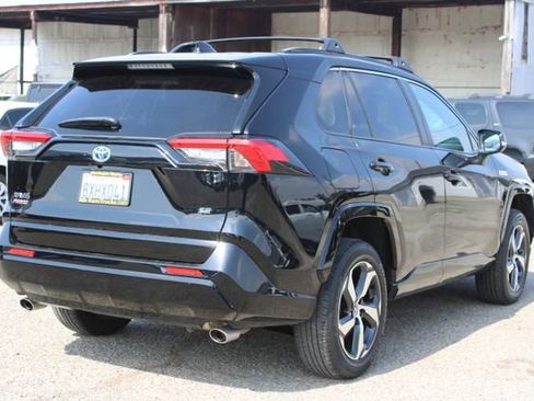 Used 2021 Toyota RAV4 SE w/ Weather & Moonroof Package AWD/4WD image 5