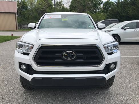 Certified 2020 Toyota Tacoma SR5 AWD/4WD image 3