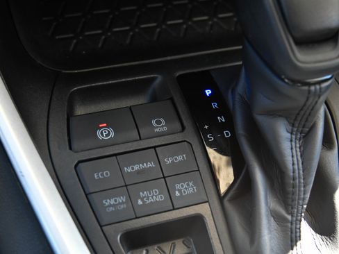 Used 2024 Toyota RAV4 XLE image 28