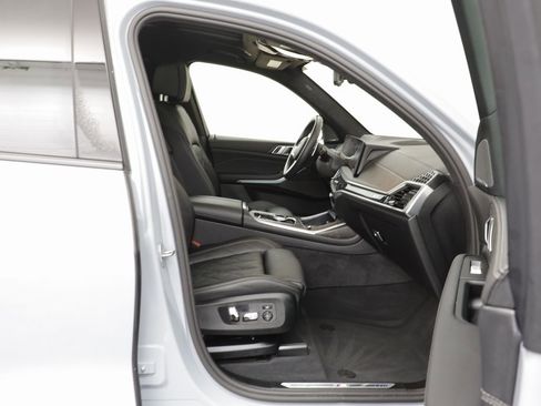Certified 2025 BMW X7 xDrive40i w/ Executive Package image 21
