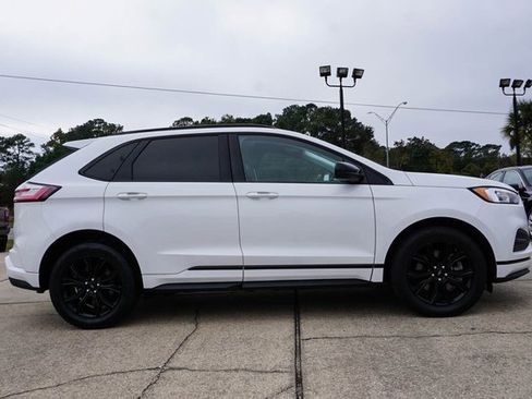 Used 2022 Ford Edge SE w/ Black Appearance Package image 3