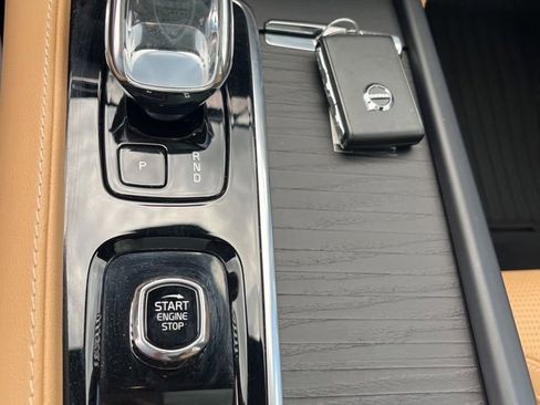 Certified 2023 Volvo XC90 B6 Ultimate w/ Lounge Package AWD/4WD image 12
