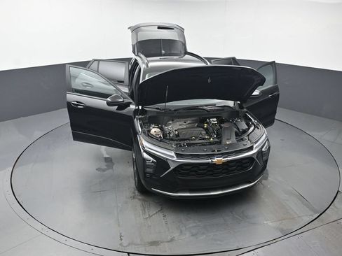 Used 2025 Chevrolet Trax LT FWD image 52