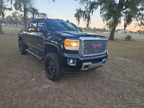 Used 2015 GMC Sierra 2500 Denali w/ Duramax Plus Package image 3