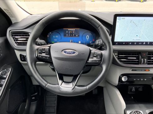 Certified 2025 Ford Escape SE w/ PHEV Premium Package image 5