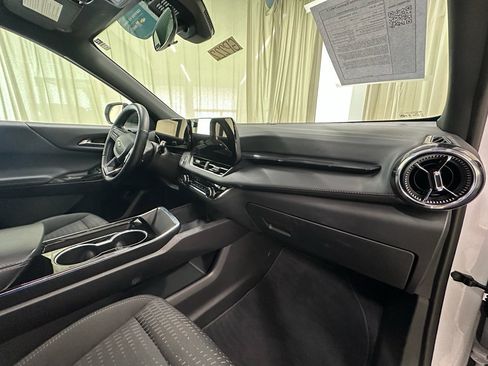 Certified 2025 Chevrolet Equinox LT FWD image 17