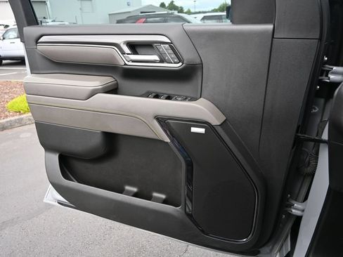 Used 2024 Chevrolet Silverado 2500 ZR2 w/ Technology Package AWD/4WD image 19