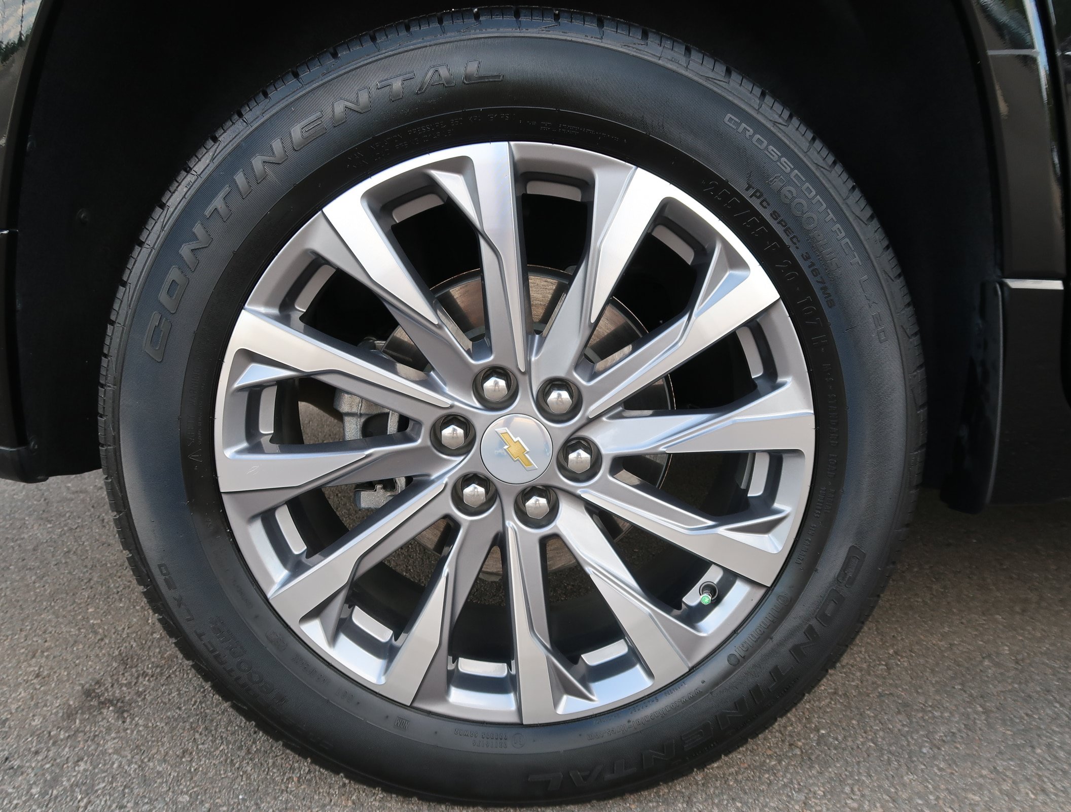 Used 2023 Chevrolet Traverse Premier w/ LPO, Cargo Package FWD image 46