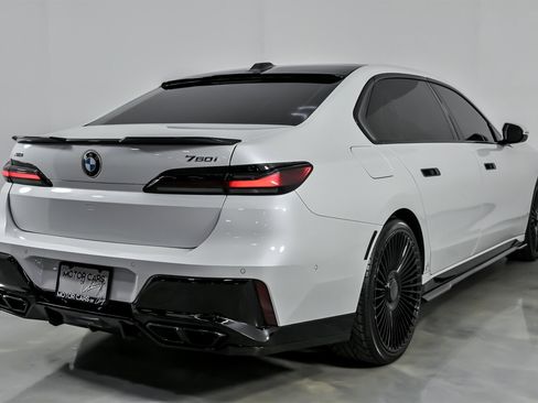 Used 2025 BMW 760i xDrive w/ Executive Package image 11