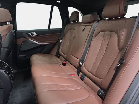 Used 2022 BMW X5 M50i image 13