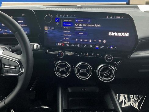 Used 2024 Chevrolet Blazer EV LT image 9