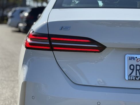 Used 2025 BMW i5 xDrive40 w/ Premium Package image 15