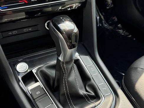 New 2026 Volkswagen Taos SE FWD image 24