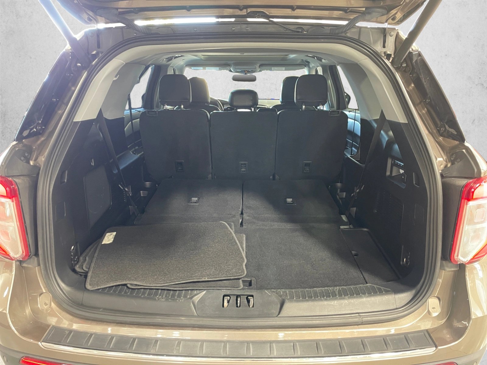 Used 2021 Ford Explorer Limited AWD/4WD image 23