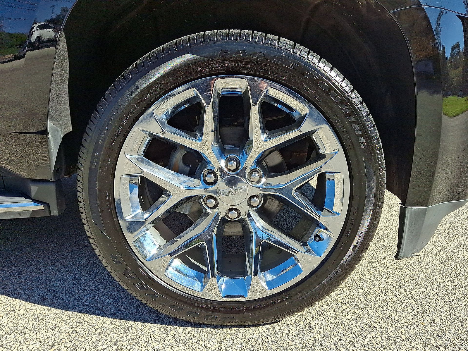 Used 2018 GMC Yukon Denali w/ Open Road Package AWD/4WD image 27