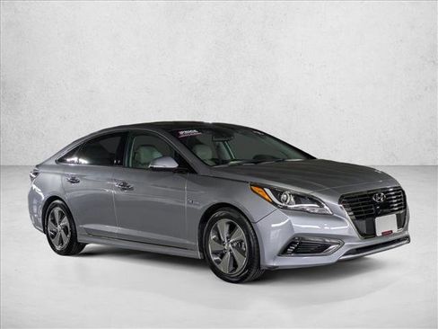 Used 2016 Hyundai Sonata Limited w/ Option Group 02 FWD image 3