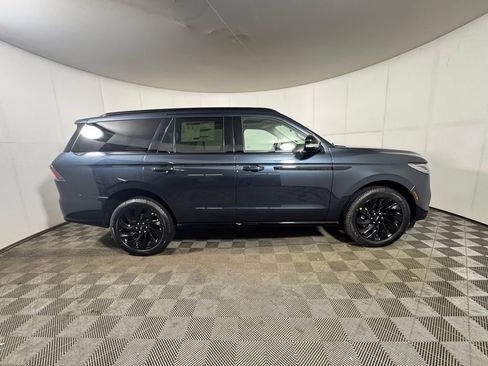 New 2026 Lincoln Navigator Reserve AWD/4WD image 6