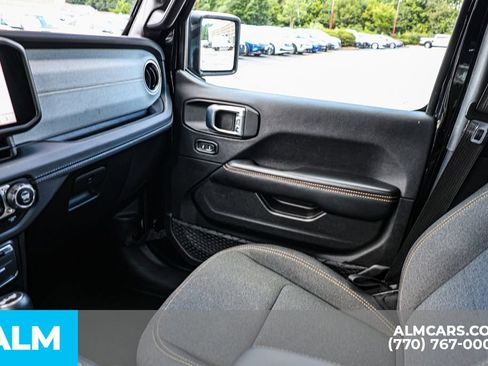 Used 2024 Jeep Wrangler Unlimited Sahara AWD/4WD image 43