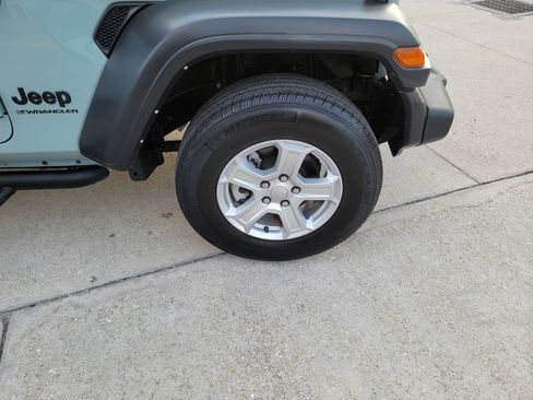 Used 2023 Jeep Wrangler Sport AWD/4WD image 9