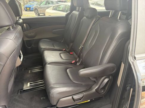 Used 2026 Kia Carnival FWD image 41