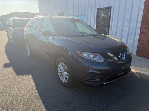 Used 2016 Nissan Rogue SV w/ SV Premium Package image 2