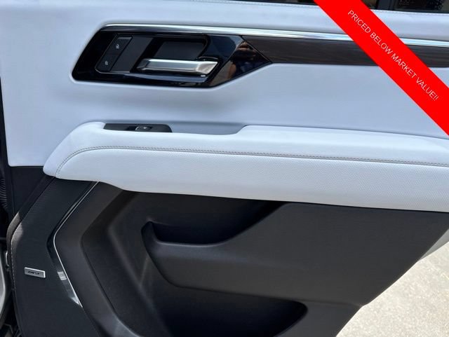 Used 2025 Chevrolet Tahoe Premier AWD/4WD image 28