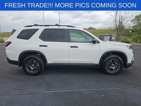 Used 2025 Honda Pilot TrailSport image 6