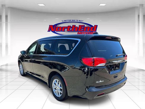 Used 2024 Chrysler Voyager LX FWD image 5