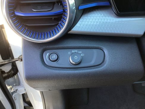 Used 2025 Chevrolet Trax LT w/ LT Convenience Package image 30