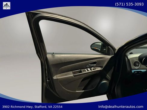 Used 2016 Chevrolet Cruze LT w/ Technology Package FWD image 9