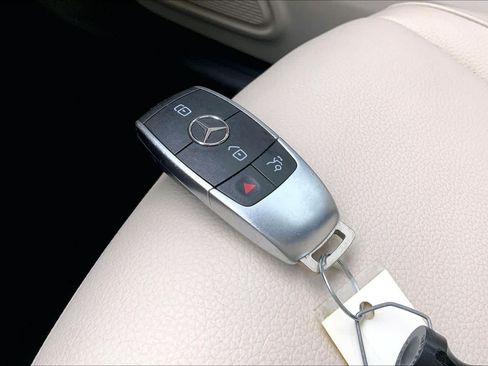 Used 2022 Mercedes-Benz GLB 250 image 14