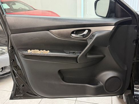 Used 2015 Nissan Rogue S AWD/4WD image 16