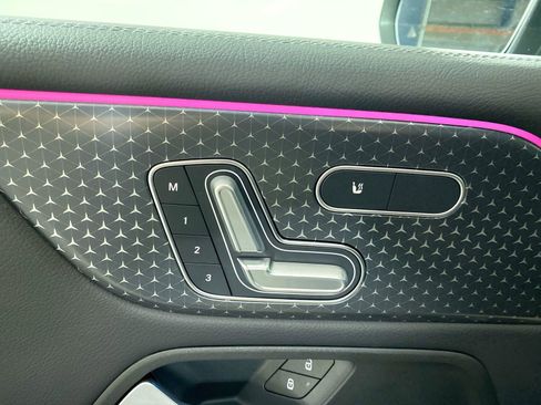 Used 2025 Mercedes-Benz GLB 250 GLB 250 image 19