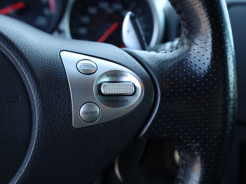 Used 2017 Nissan 370Z Touring image 21