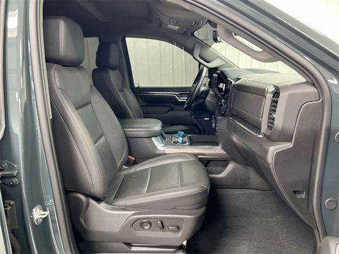 Certified 2025 Chevrolet Silverado 2500 LTZ w/ LTZ Plus Package image 22