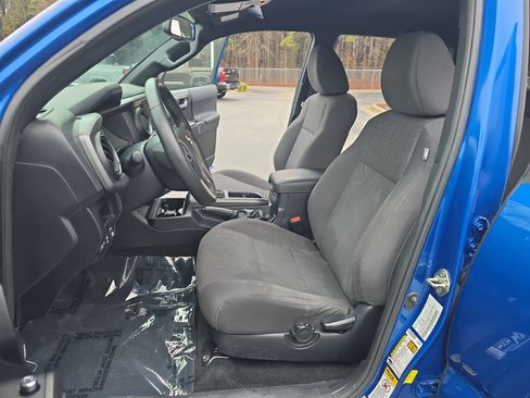 Used 2017 Toyota Tacoma TRD Off-Road w/ Tow Package image 16