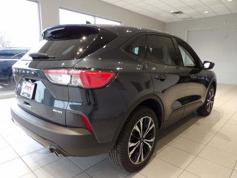 Used 2022 Ford Escape SE w/ SE Sport Appearance Package AWD/4WD image 4