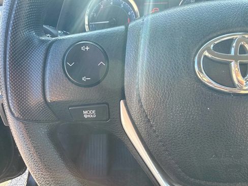 Used 2018 Toyota Corolla LE FWD image 14