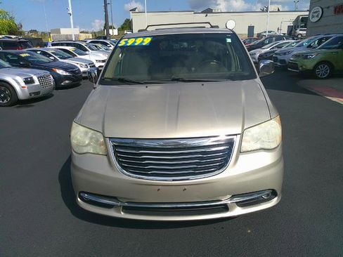 Used 2012 Chrysler Town & Country Touring-L w/ Entertainment Group #2 image 4