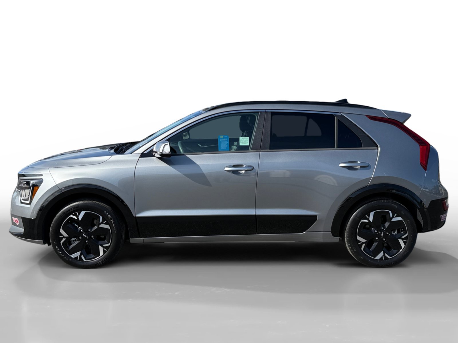 Certified 2024 Kia Niro Wave FWD image 2