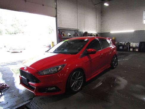 Used 2017 Ford Focus ST FWD image 1